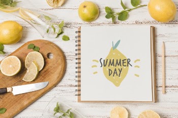 Notebook mockup with lemons for summer drink Free Psd