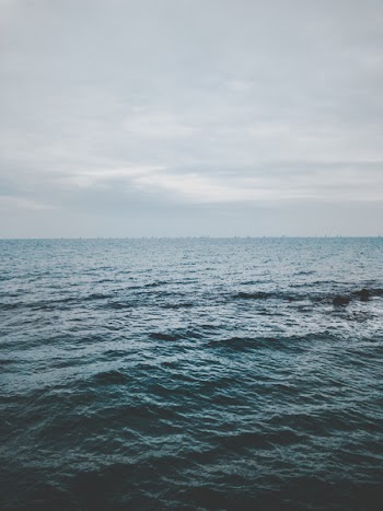 Ocean Under Cloudy Sky