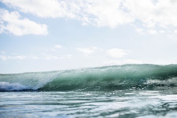 Ocean wave splash on a clear | Free Photo - rawpixel