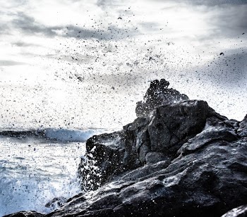Ocean Waves Crashed on Cliff