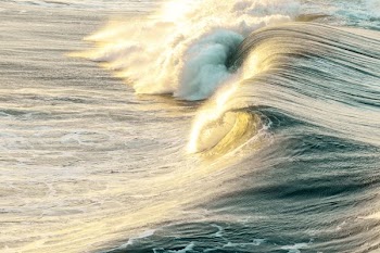 ocean waves during daytime