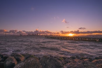 ocean waves hammering rock boulders