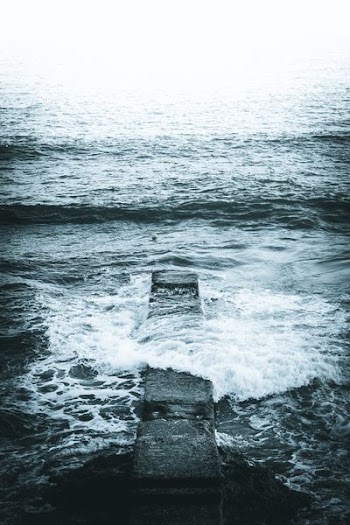 ocean waves on concrete dock at daytime