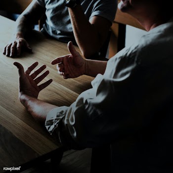 Office meeting due to financial crisis | Free  photo - 2330837