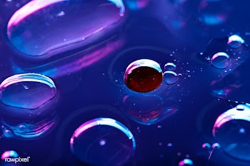 Oil drops floating on water colorful background | Free  photo - 2315472