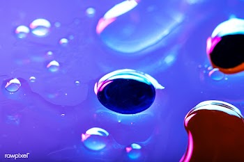Oil drops floating on water colorful background | Free  photo - 2315711