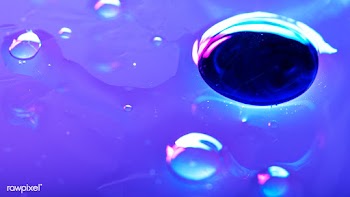 Oil drops floating on water colorful background | Free  photo - 2321946
