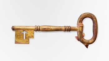Old large gold key. Original | Free Photo - rawpixel