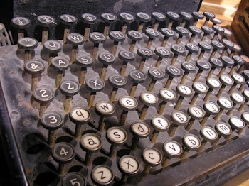 olde_typewriter1.JPG