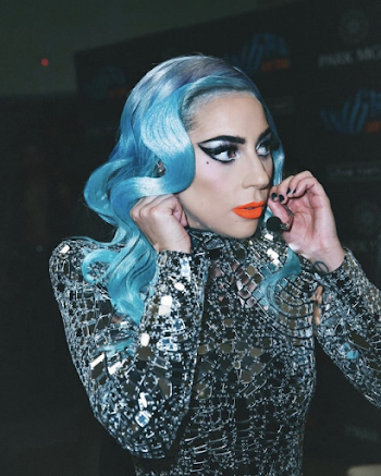 One Of Lady Gaga's Security Guards Sang Along During Her Show And ...