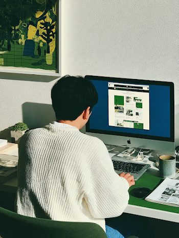 Online Shopping Experience from a Cozy Desk
