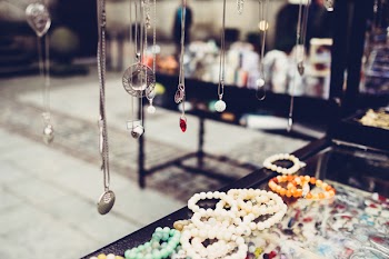 Outdoors jewelry display 2