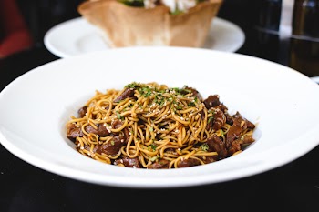 Oyster sauce noodles with beef meat 