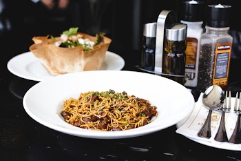 Oyster sauce noodles with beef meat 