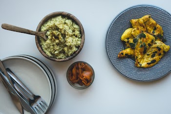 Paleo chicken breast with mashed cauliflower 