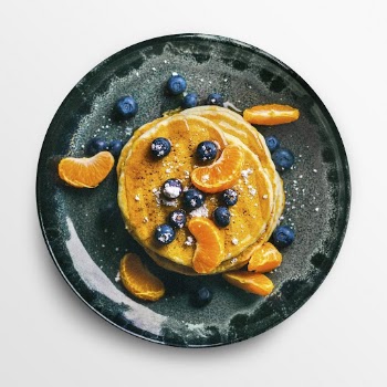 Pancake with fruit on a plate, | Free PSD - rawpixel