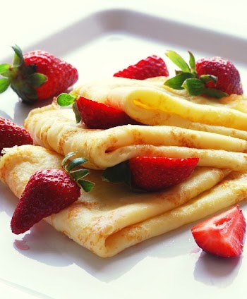 pancakes with strawberries