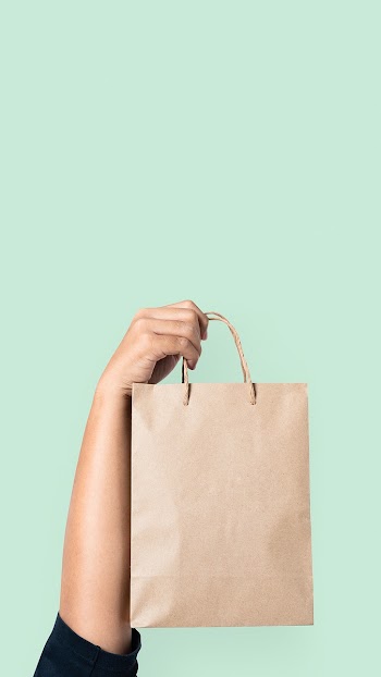 Paper shopping bag for food takeaway concept | Free stock photo | High Resolution image