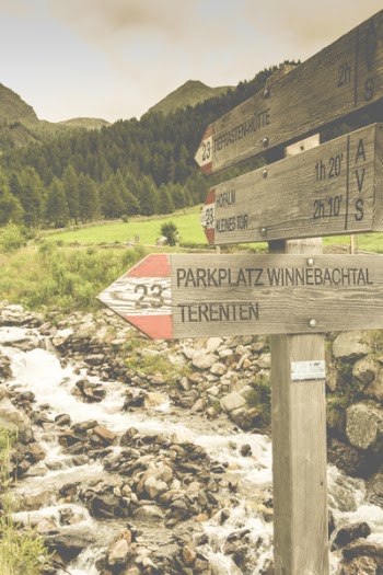 Parkplatz Winnebacjtal Terenten Wood Signage
