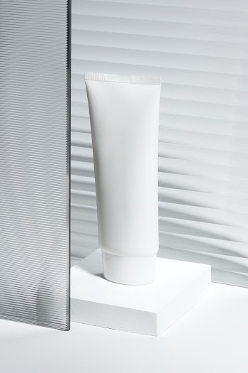 Pattern glass product backdrop with cosmetic… | Free stock photo | High Resolution image