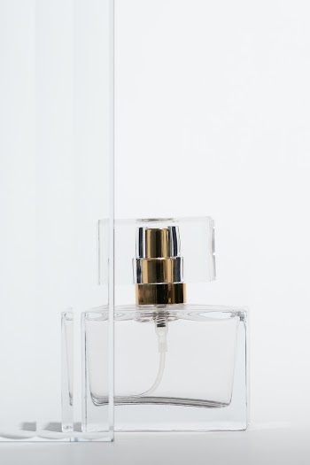 Pattern glass product backdrop with perfume… | Free stock photo | High Resolution image