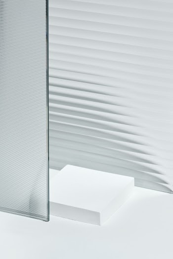 Pattern glass product backdrop with stand | Free stock photo | High Resolution image