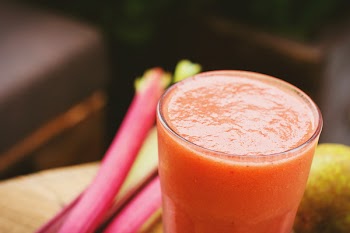Pear and rhubarb smoothie 2