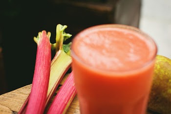 Pear and rhubarb smoothie 7