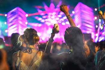 People at concert with smoke overlay texture | Free stock photo | High Resolution image