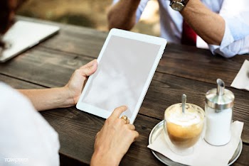 People hangout together at coffee shop | Free stock psd mockup - 380024