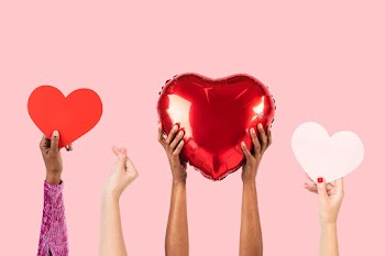 People holding hearts for Valentines&rsquo;… | Free stock illustration | High Resolution graphic