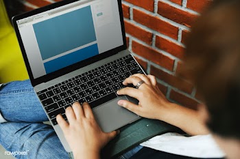 People using computer laptop | Free stock photo - 2389
