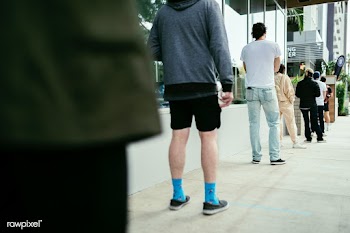 People using their phones and having social distancing while line up d.. | Free  photo - 2311390