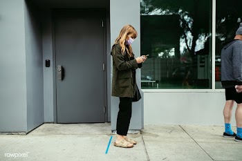 People using their phones and having social distancing while line up d.. | Free  photo - 2311395