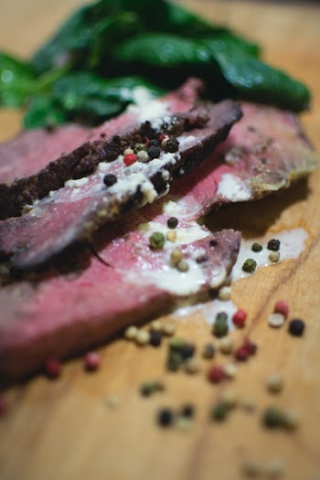 Pepper on roastbeef steak close up 