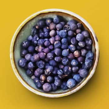 Peppercorns in a bowl, food | Free PSD - rawpixel