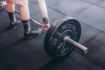 Person Holding Black and Gray Barbell