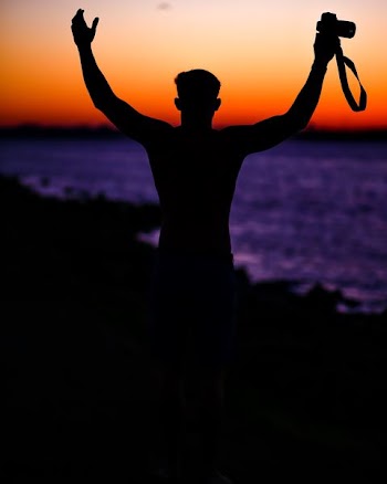 person holding DSLR camera