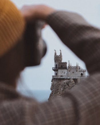 Person Photographing a Castle · Free Stock Photo
