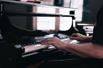 person playing piano