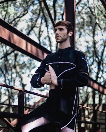 Person Wearing Black Long-sleeved Shirt