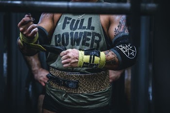 person wearing gray tank top