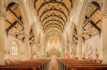 pew inside church digital wallpaper