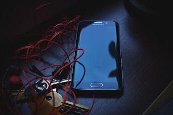 Phone, headphones and keys 2