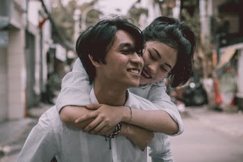 Photo Man Carrying Woman