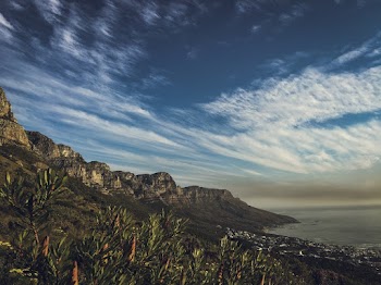 Photo Mountains Near the Sea