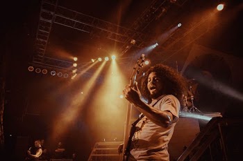 photo of a Issues band