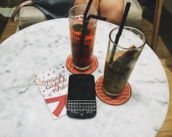 Photo of Blackberry Phone Beside Two Tall Glasses