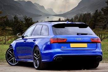 Photo of Blue Audi RS 6