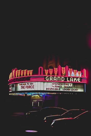 photo of Grand Lake signage